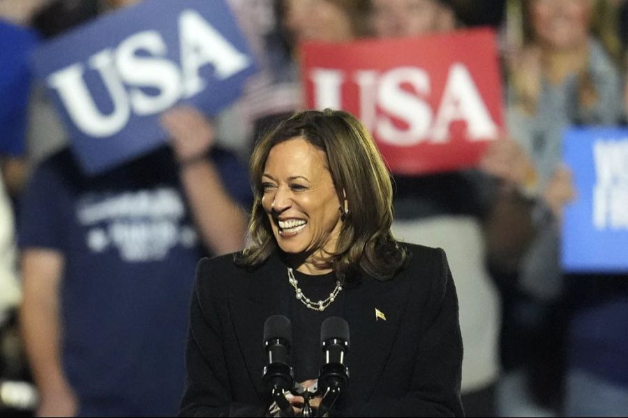 Im Oktober lag Trump in vielen Umfragen vor Kamala Harris, aber der Vorsprung ist wieder geschrumpft.