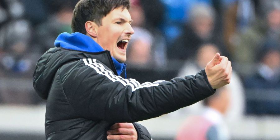 Merlin Polzin sass am Sonntag beim Hamburger SV auf der Trainerbank.