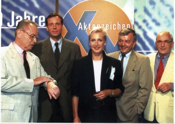Peter Nidetzky 1997 zwischen seinen Kolleginnen und Kollegen von «Aktenzeichen XY ... ungelöst». Peter Nidetzky verstorben
