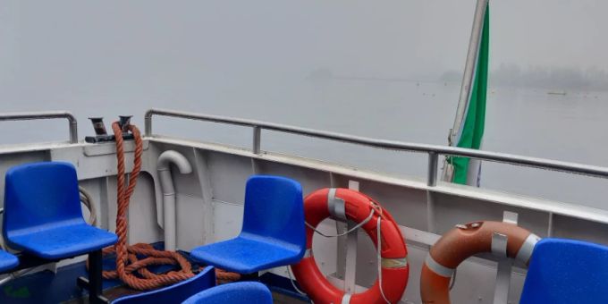 Das Wetter ist trüb im Tessin: Die Brissago-Inseln sind im Hintergrund nur noch knapp zu erkennen. wetter