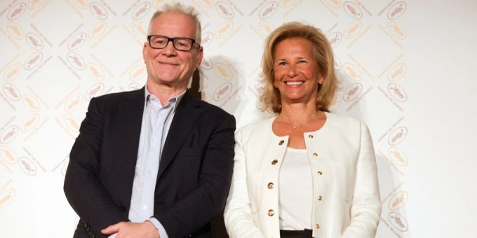 Der Generaldelegierte der Filmfestspiele von Cannes, Thierry Fremaux (l.), und die Präsidentin der Filmfestspiele von Cannes, Iris Knobloch, nach einer Pressekonferenz zur Präsentation der 77. offiziellen Auswahl der Filmfestspiele von Cannes in der UGC Normandie-Halle in Paris, Frankreich, 11. April 2024. internationale filmfestspiele von cannes