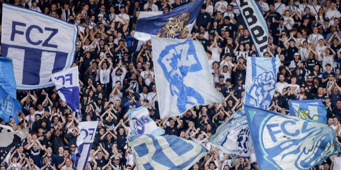 Die Fans in der Südkurve unterstützen den FC Zürich. FC Zürich