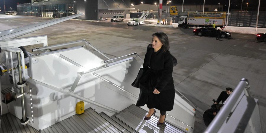 Aussenministerin Baerbock steht für einen späten Kurzstreckenflug aus Frankfurt in der Kritik. (Archivbild)