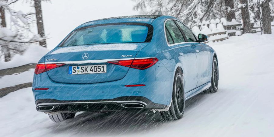 2024 Mercedes-Benz S-Klasse, sicherer Spurwechsel auch bei Schnee