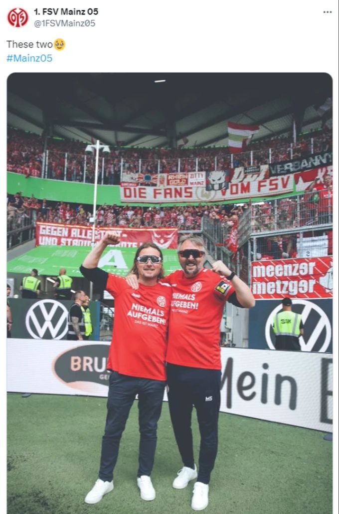 Bo Henriksen (l) feiert mit dem FSV Mainz 05 den Klassenerhalt. Sein Co-Trainer ist Michael Silberbauer, Ex-YB-Spieler. Bo Henriksen