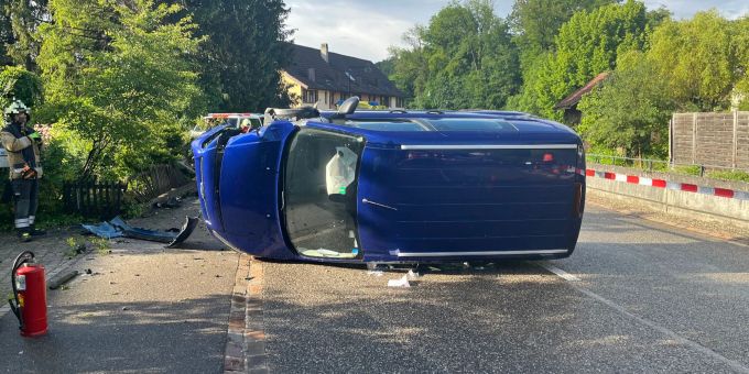 Unfall auf Hauptstrasse in Diegten BL. Diegten BL Unfall