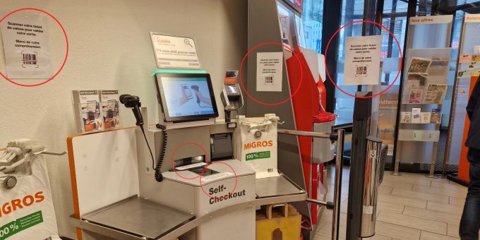 Der Schilderwald am Ausgang einer Migros-Filiale in Freiburg. Migros