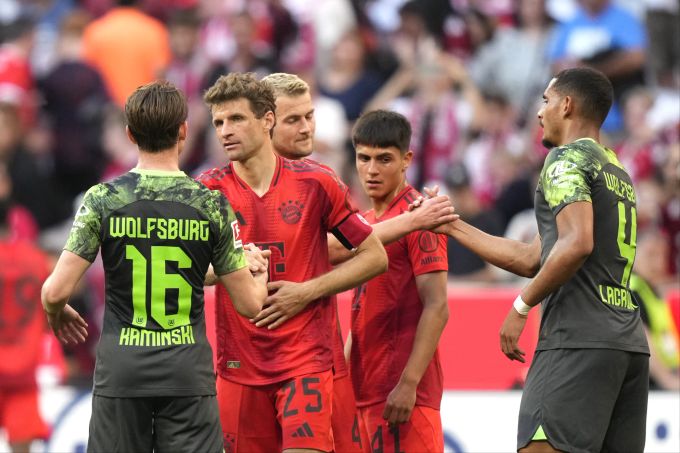Bayern München lässt gegen den VfL Wolfsburg nichts anbrennen. Bayern München VfL Wolfsburg