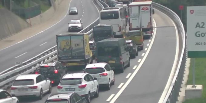 Fahrzeug brennt - Gotthard-Tunnel in beide Richtungen gesperrt