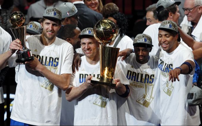 2011 gewinnt Dallas mit Dirk Nowitzki (links) den Titel in der NBA. NBA