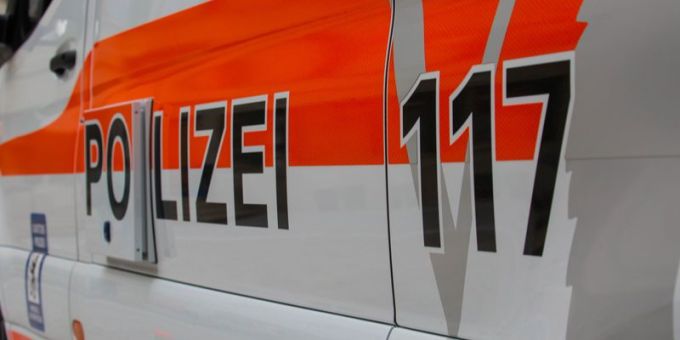 Herisau AR: 7-jähriges Mädchen kollidiert mit Auto – verletzt. Herisau AR