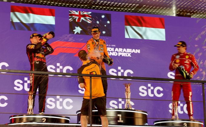 Oscar Piastri gewinnt den Saudi-GP vor Max Verstappen und Charles Leclerc. Formel 1