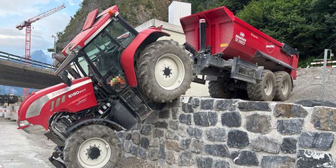 Filzbach GL: Unfall mit Traktor – Lenker nicht vor Ort. Filzbach GL