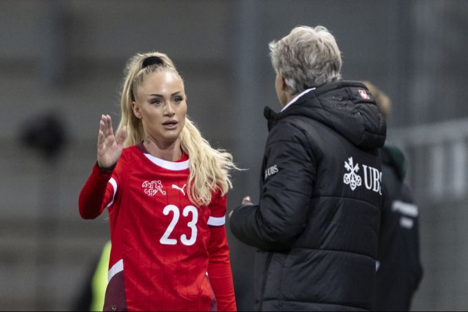 Pia Sundhage bietet Alisha Lehmann doch noch auf. Alisha Lehmann