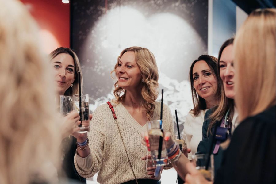Mit feinen Drinks wurde auf die Fashion Night angestossen.