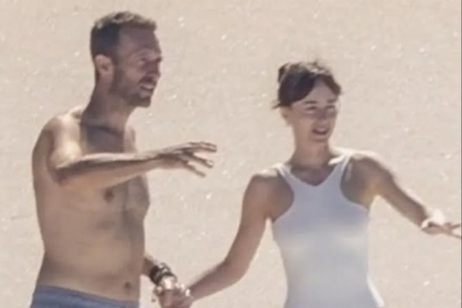 dakota johnson chris martin
