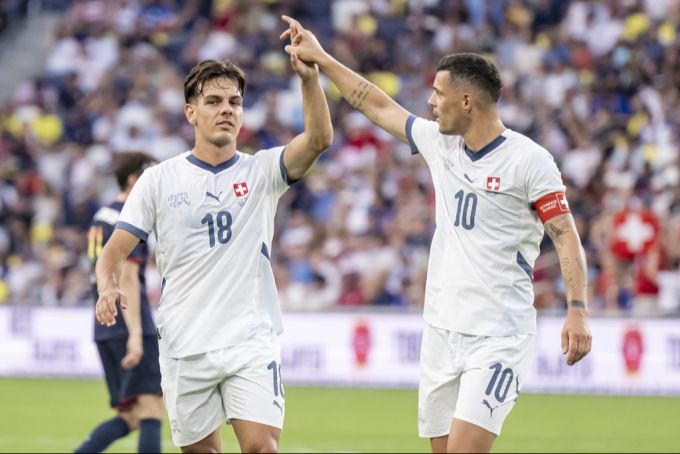 Granit Xhaka spielt in der Schweizer Nati erstmals an der Seite von Ardon Jashari. Schweizer Nati