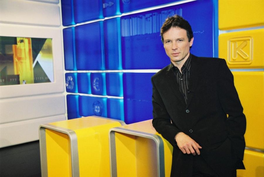 Zuvor wurde das Décor im Anfang 2004 erneuert, hier mit dem langjährigen Aushängeschild Ueli Schmezer.