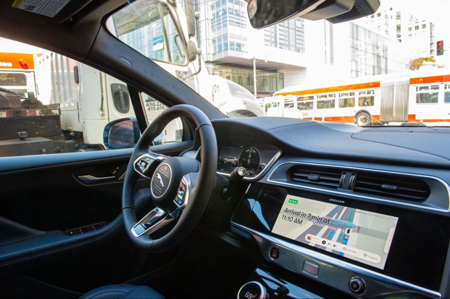 Das Robotaxi sei schneller in der Klinik angekommen, als es von einem Rettungswagen habe erreicht werden können. (Symbolbild)