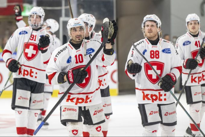 Rekordhalter Andres Ambühl (Mitte) steht vor seiner 20. Eishockey-WM. Eishockey-WM