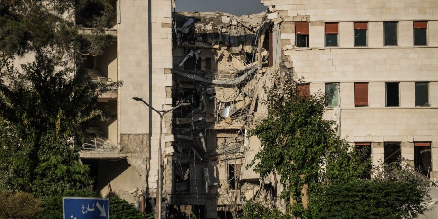 Laut Aktivisten ziehen syrische Regierungstruppen im Süden ab.