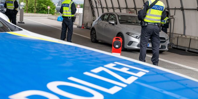 Laut Gewerkschaft der Polizei sind die verstärkten Kontrollen nicht lange zu schaffen. (Archivbild) Grenzkontrollen