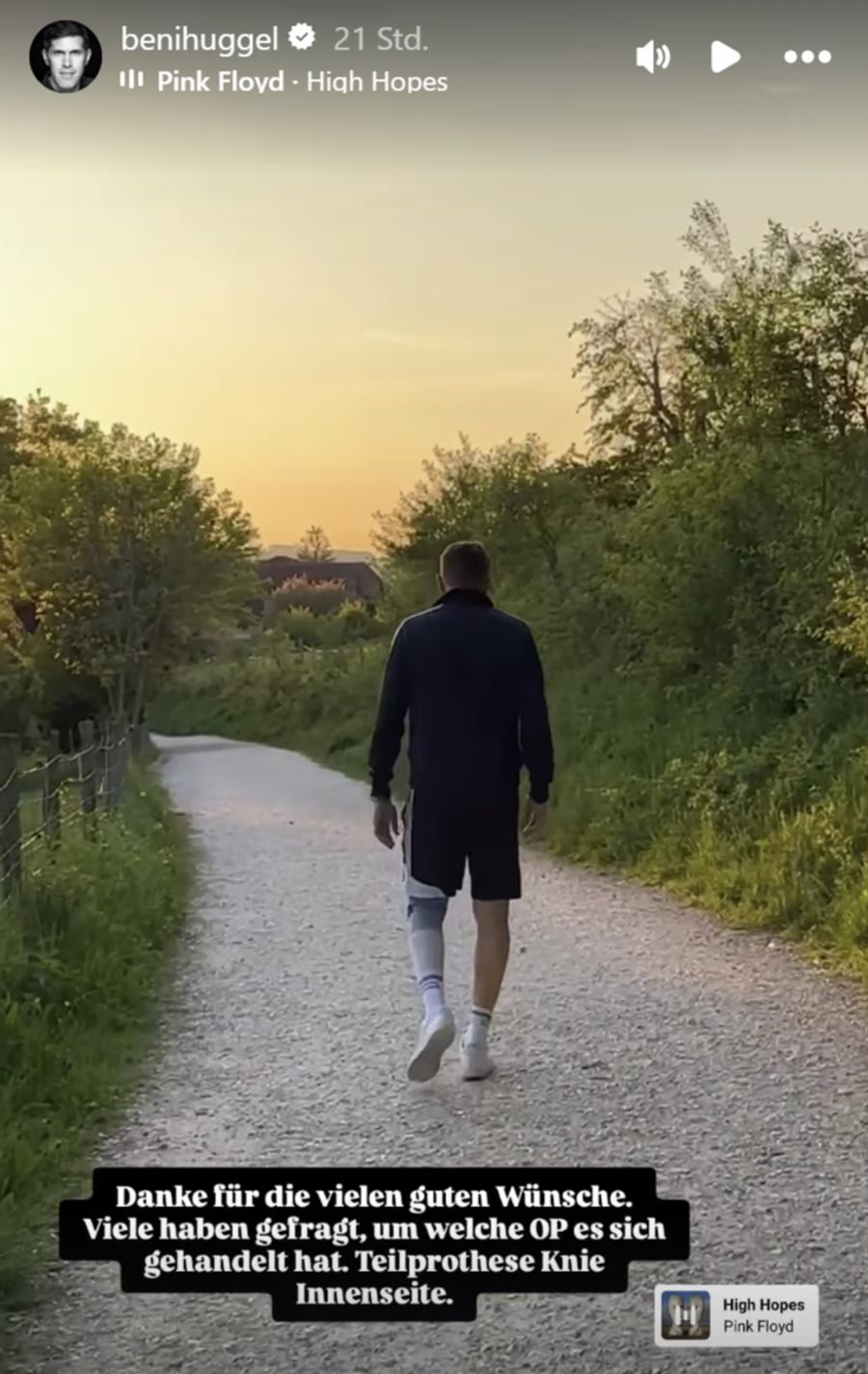 Beni Huggel hat sich einer Operation am linken Knie unterzogen.