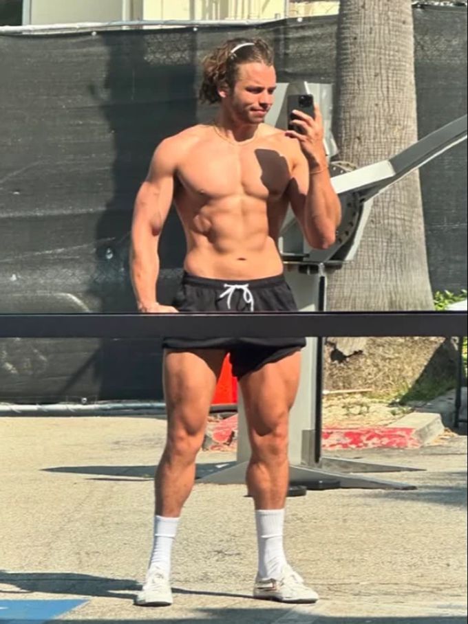 Joseph Baena ist genau wie sein Vater Arnie ein Muskelprotz. Joseph Baena