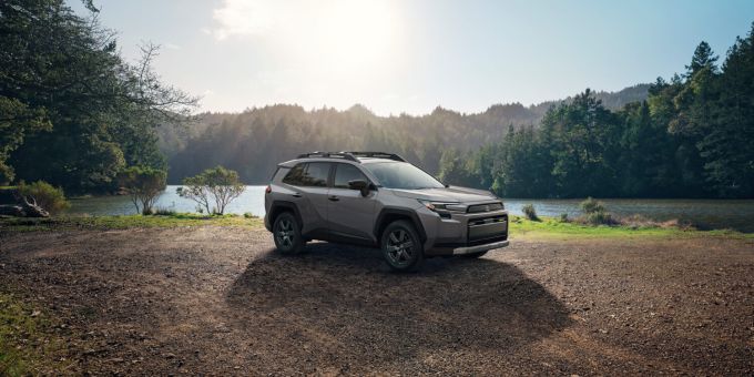 Der sechste Toyota RAV4 kommt 2026 als Plug-in-Hybrid und Vollhybrid. Toyota RAV4