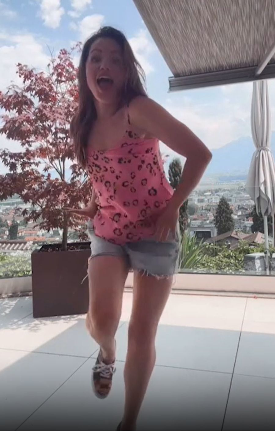 Christina Hänni zeigt ihre Tanzmoves!