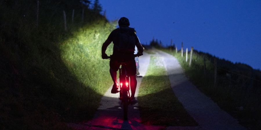 Die Kantonspoliei Aargau hat am Montagabend in Glashütten einen E-Bike-Fahrer gefunden, der nicht ansprechbar war und Verletzungen aufwies. (Symbolbild)