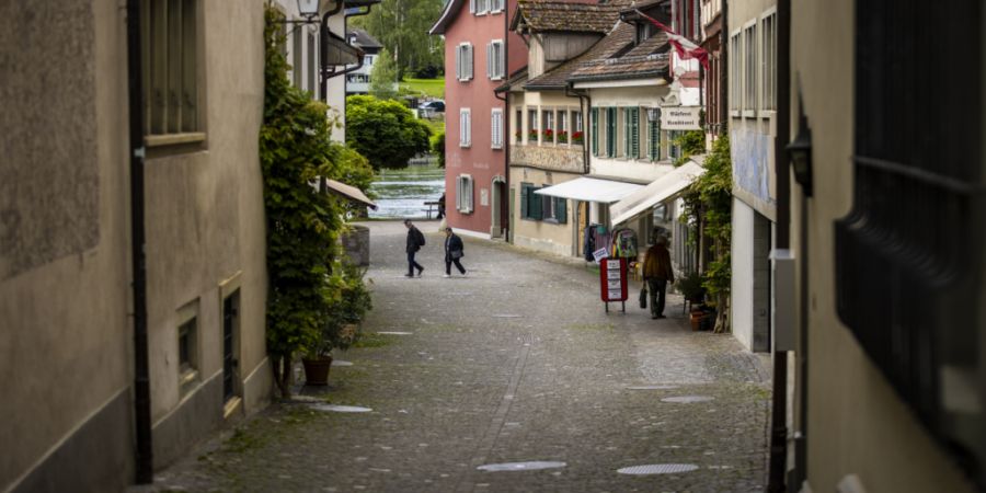 Nicht gedacht für schwere Fahrzeuge: In Stein am Rhein ist am Mittwoch ein Reisecar in einer Gasse steckengeblieben. (Symbolbild)
