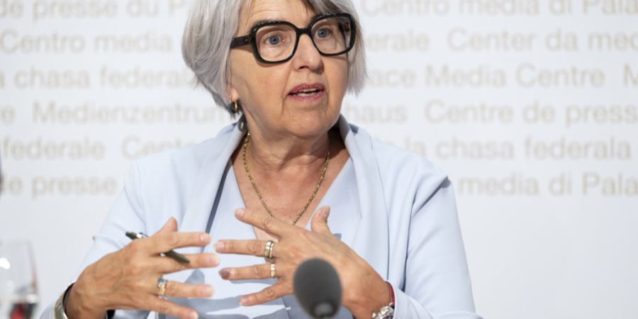 Bundesrätin Elisabeth Baume-Schneider stellt den Medien einen Gesetzesentwurf vor, mit dem der Bund eingreifen könnte, wenn Deutschschweizer Kantone das Frühfranzösisch abschaffen.