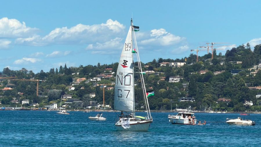 Auch auf dem Genfersee werden Zeichen gemacht.