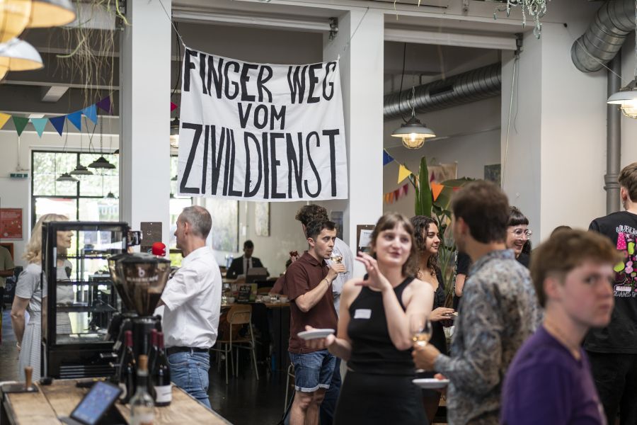 ... und über das Zivildienstgesetz abgestimmt ...