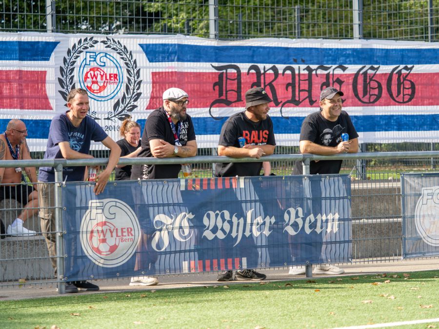 Die Fankurve des FC Wyler.