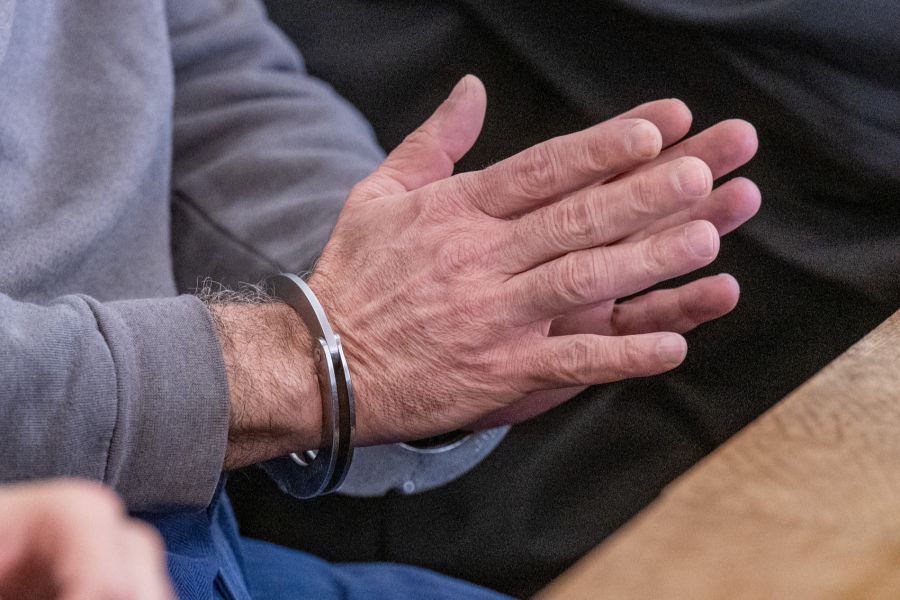 Dem Hauptangeklagten drohen achteinhalb Jahre Gefängnis – seinen Komplizen fünf und sechs Jahre. (Symbolbild)