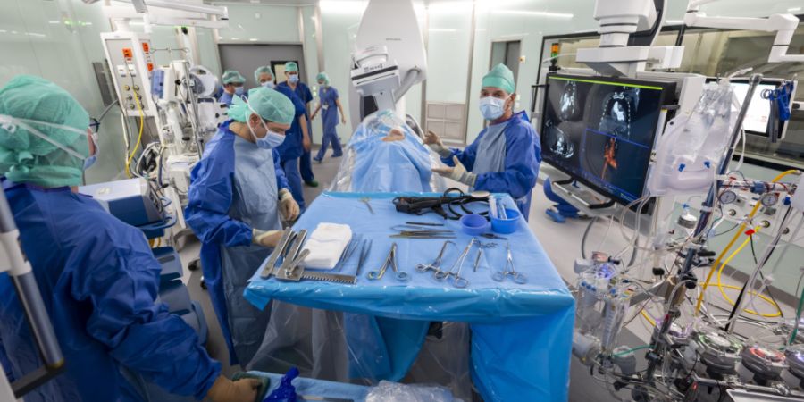 Wenn ein Spital im Kanton Aargau zum finanziellen Notfall wird, so will der Regierungsrat helfen können. Im Kanton soll die Rechtsgrundlage für einen Rettungsschirm geschaffen werden....