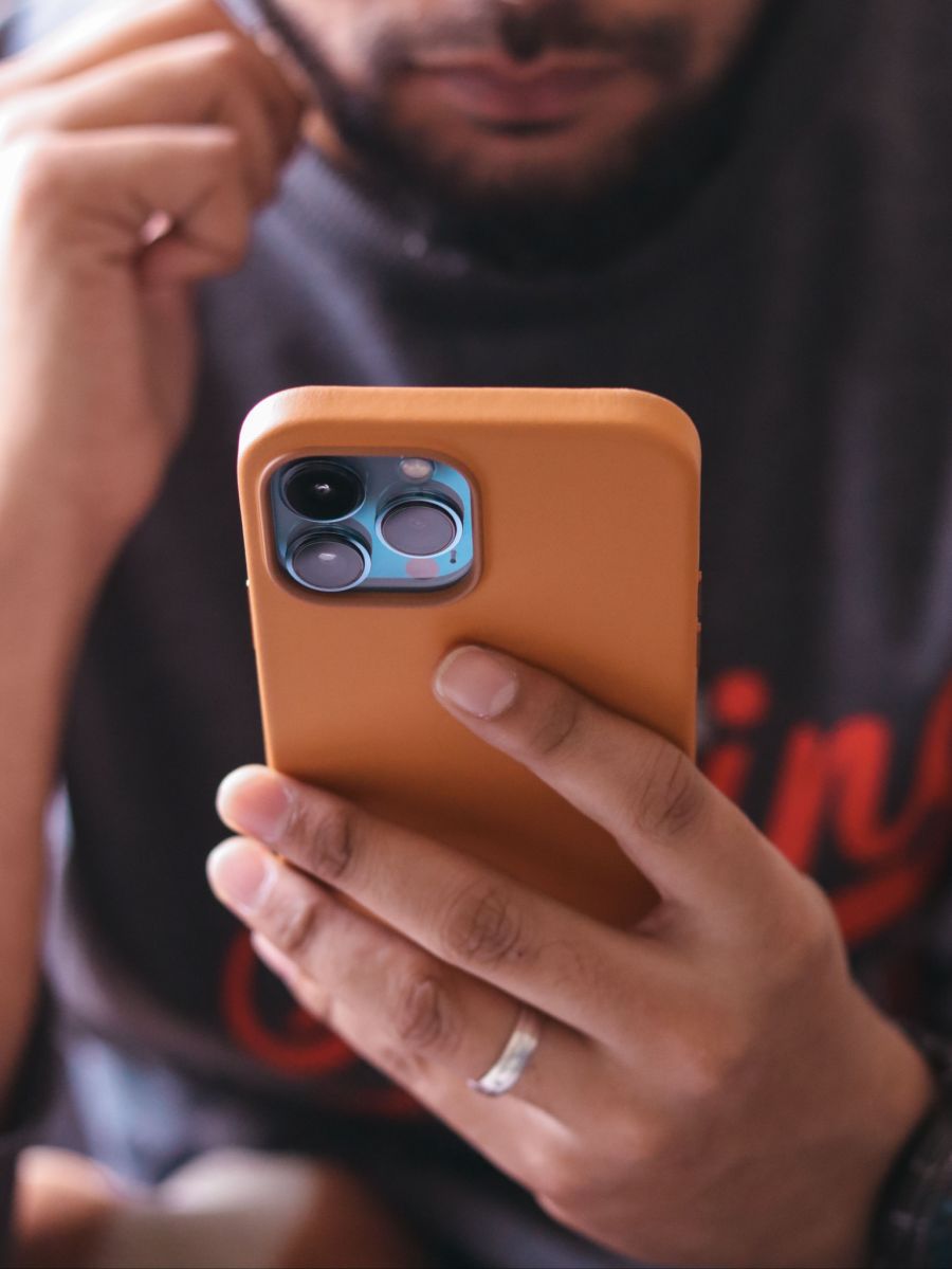 An einigen Stränden im ligurischen Santa Margherita Ligure verbieten die Behörden den Bademeistern neu die Benutzung des Smartphones.