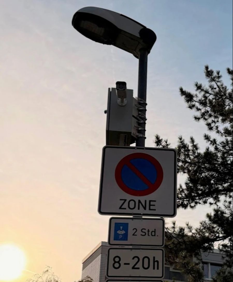 Entdeckt sie verdächtiges Verhalten, werden die Aufnahmen zuerst verpixelt an das Ordnungsamt übermittelt.