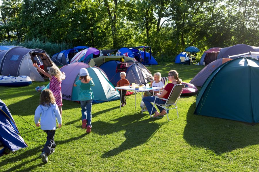 Die Umstellung hätte «erhebliche Folgen» für Familien, Lehrpersonen und für die Tourismusbranche, Sportvereine, Jugendorganisationen, Behörden, Kitas, Tagesschulen und Arbeitgeber.