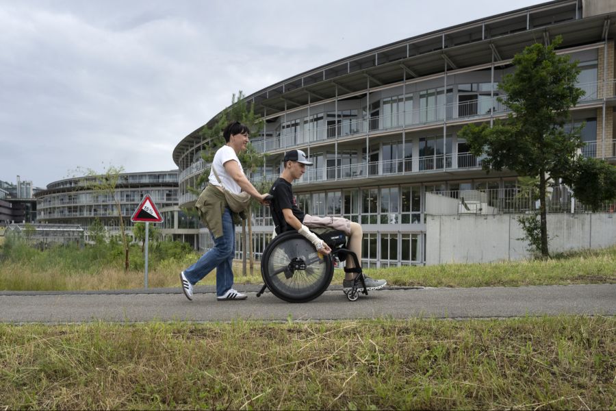 Die Schweizer Paraplegiker-Stiftung registriert aktuell drei Patienten, die wegen des tiefen Wasserpegels verunfallten.