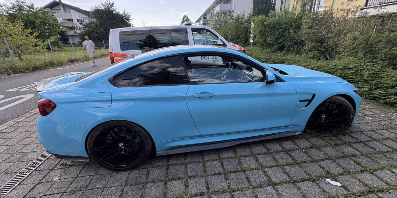 Hunzenschwil AG: 19-Jähriger verliert Kontrolle über BMW M4