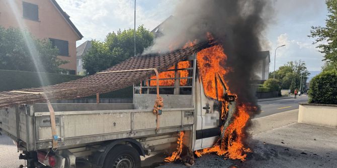 Lieferwagenbrand Rapperswil