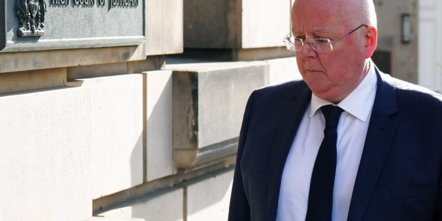ARCHIV - Der ehemalige SNP-Chef Peter Murrell (M) kommt am Edinburgh High Court. Foto: Jane Barlow/PA/dpa