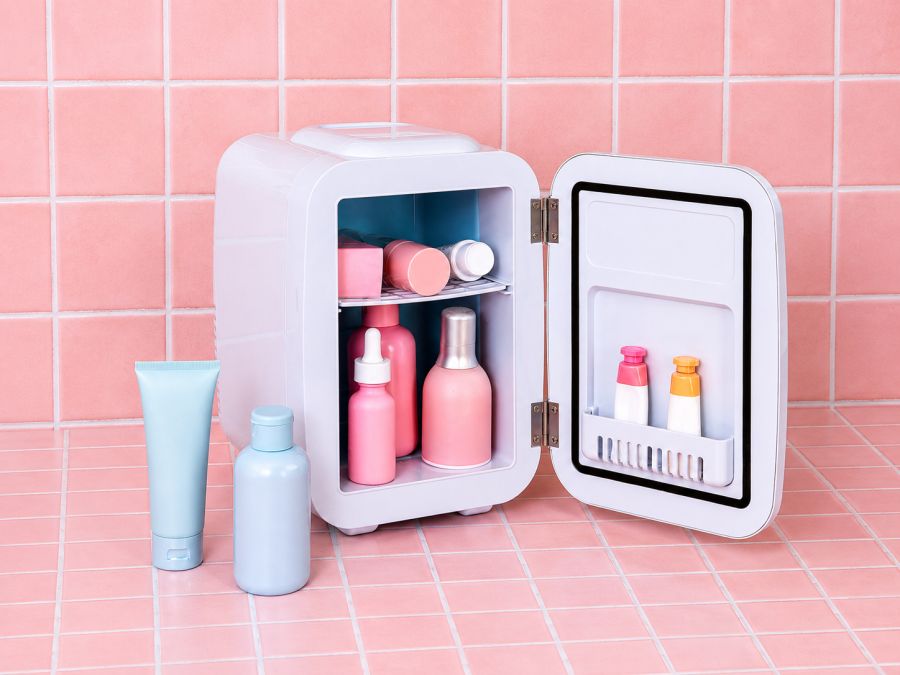 Für Kosmetik-Produkte seien die Mini-Kühlschränke mehr Lifestyle als Pflicht, sagt eine Dermatologin.