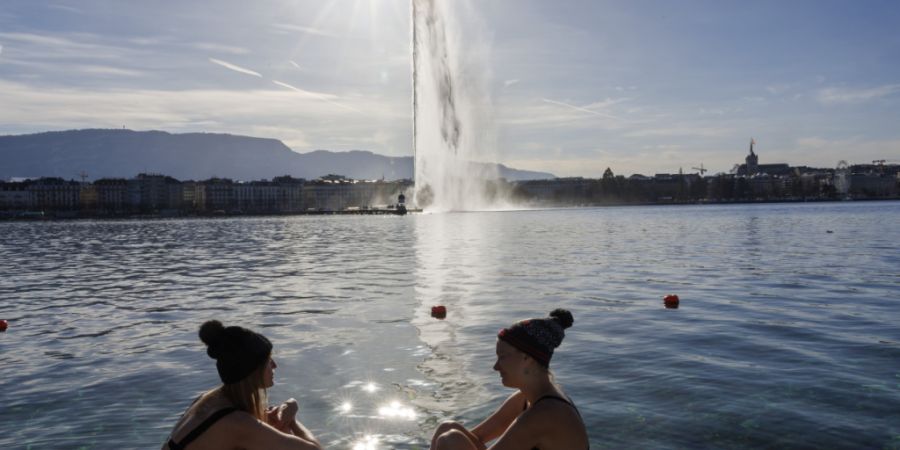 In Genf ist Abkühlung im See umso dringender, als neue Temperaturrekorde die Stadt heimsuchen. (Archivbild mit Jet d'Eau)