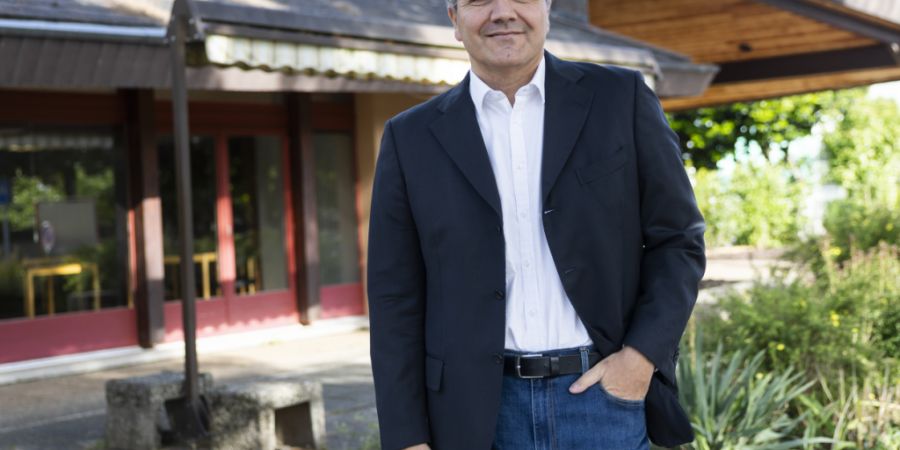 Die Mitte Waadt, hier Parteipräsident Giancarlo Sergi, wird am 2. September entscheiden, ob Valérie Dittli zur der Wahl in den Staatsrat aufgestellt werden soll (Archivbild).