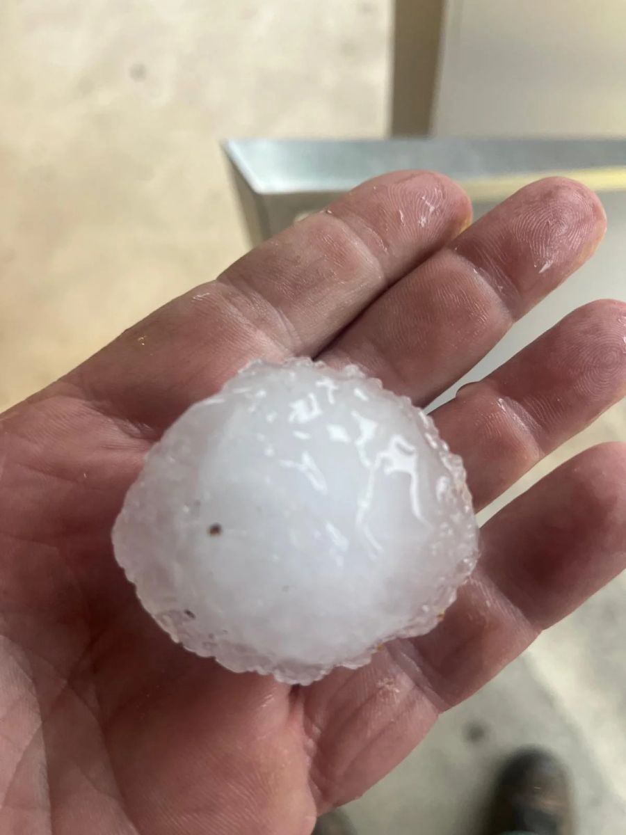 Es hagelte golfballgrosse Körner nieder.