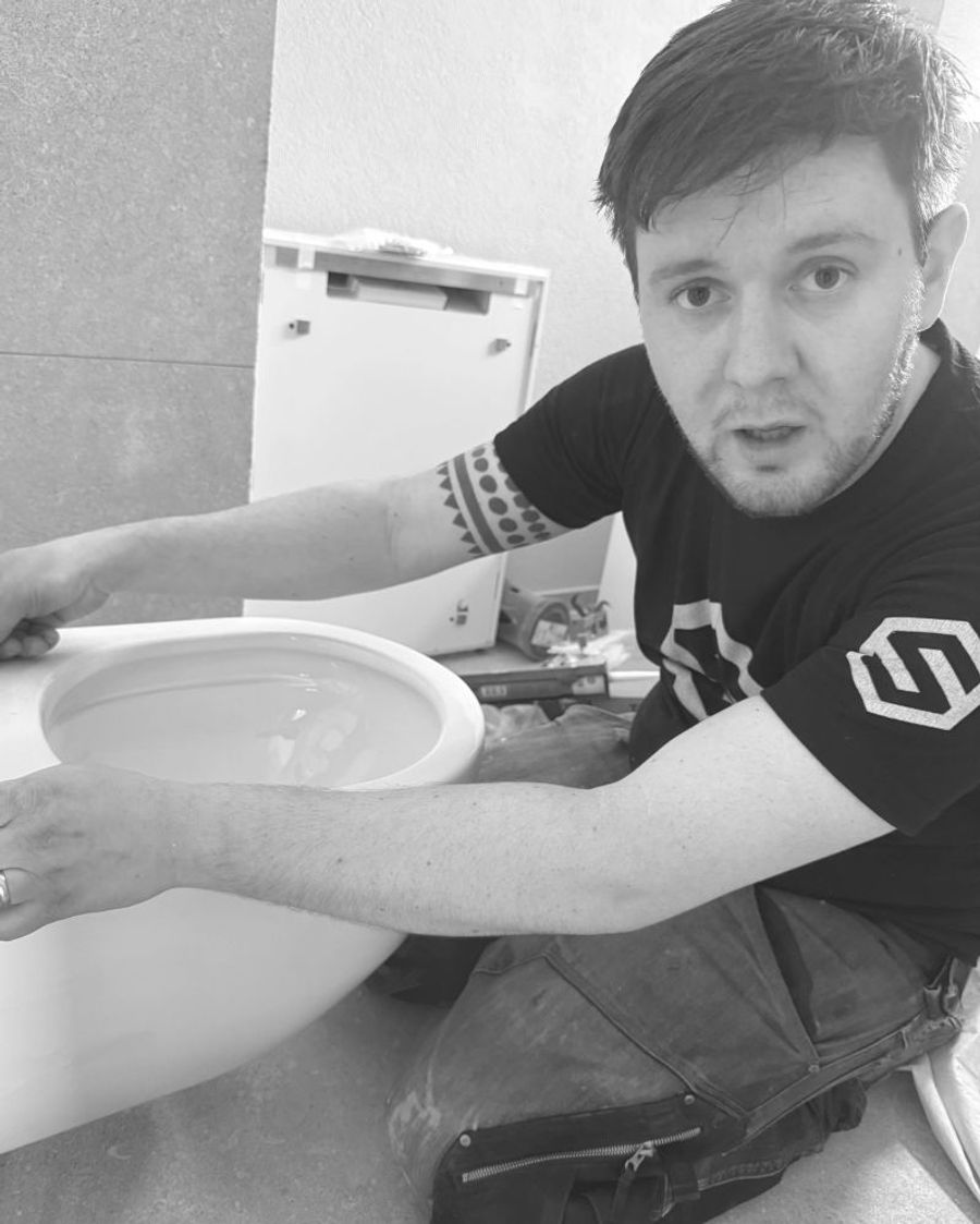 «Jeder Sanitär erlebt irgendwann seine erste Kacktaufe», sagt Sanitär Tim Brauchli.